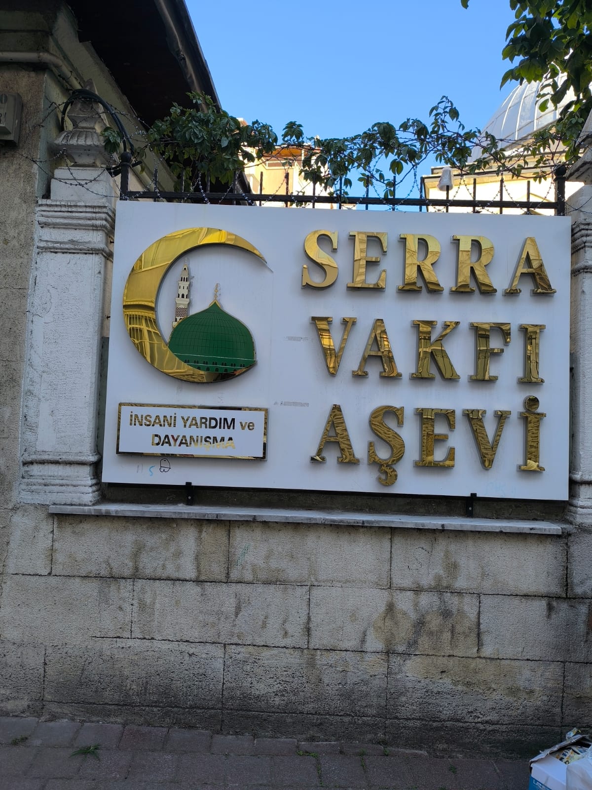 Serra Vakfı, ihtiyaç sahibi kardeşlerimizin yanında olmak amacıyla bir aşevi kurdu.