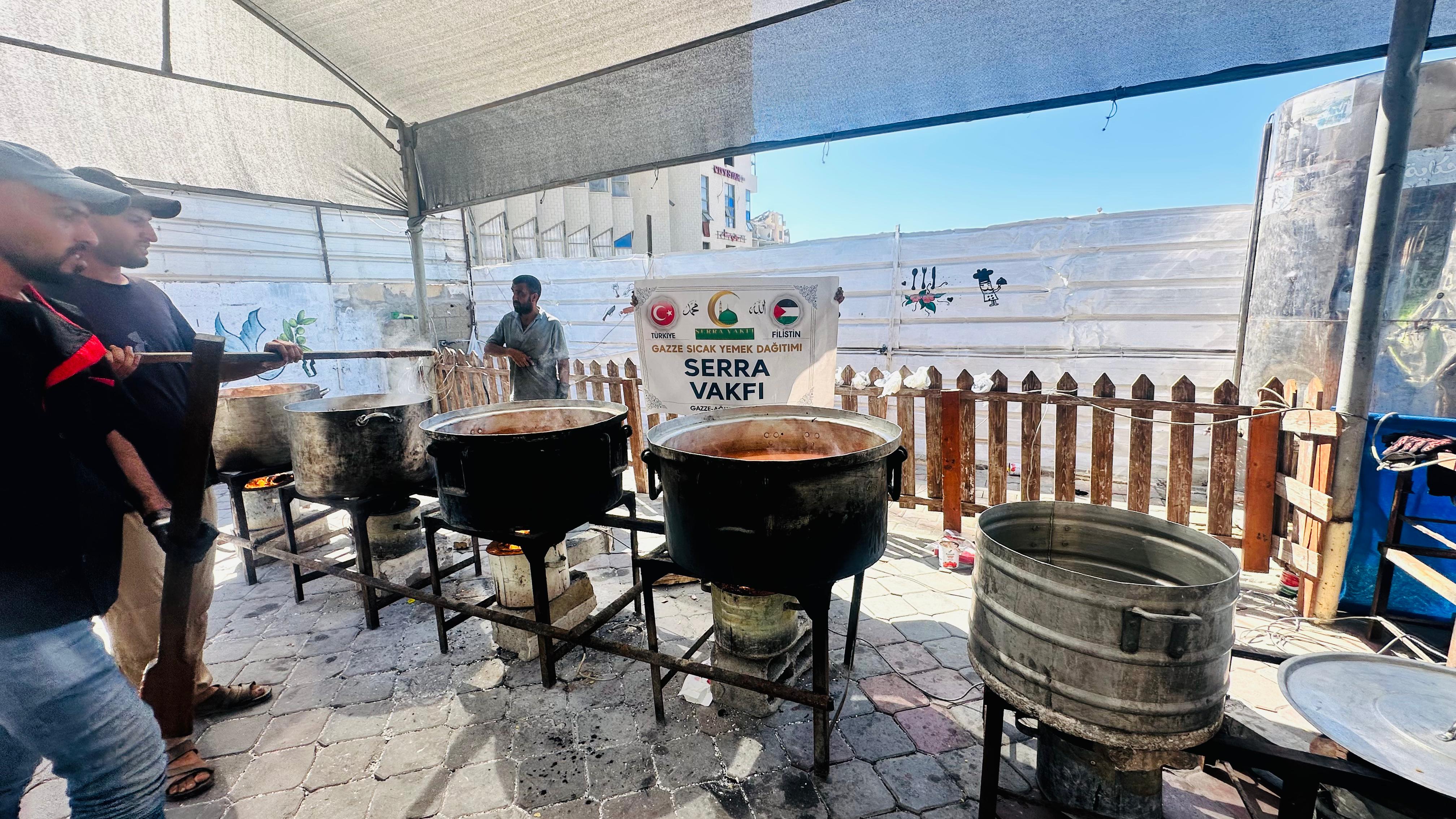 Serra Vakfı’ndan Filistin’e Umut: Yemek Dağıtım Projesi